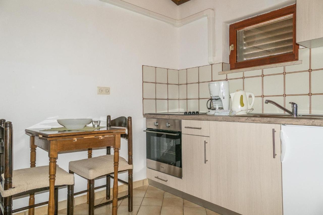 Apartments Pahljina Palit Dış mekan fotoğraf